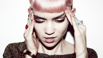 GRIMES ::: Visions